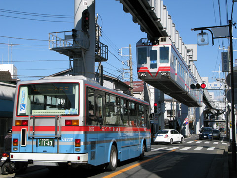 08-071112-monorail.jpg